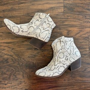 Snakeskin Western Style Booties